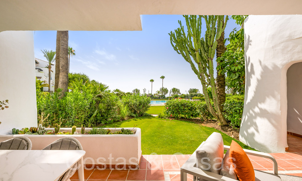 Se vende apartamento en planta baja completamente reformado, en un complejo de playa en la Nueva Milla de Oro entre Marbella y Estepona 71283