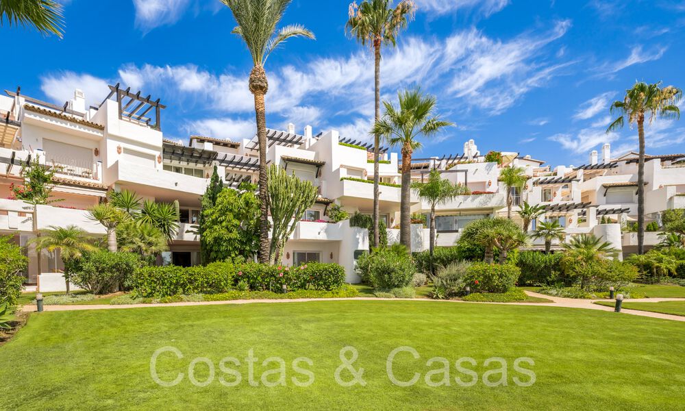 Se vende apartamento en planta baja completamente reformado, en un complejo de playa en la Nueva Milla de Oro entre Marbella y Estepona 71286