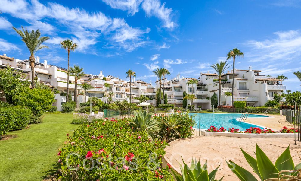 Se vende apartamento en planta baja completamente reformado, en un complejo de playa en la Nueva Milla de Oro entre Marbella y Estepona 71288