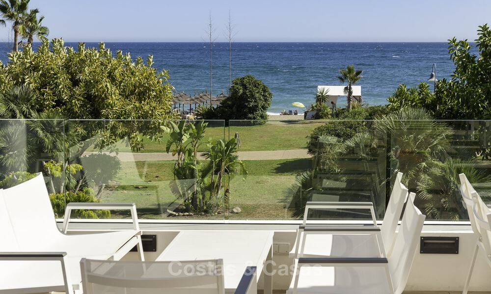 Se vende apartamento en planta baja completamente reformado, en un complejo de playa en la Nueva Milla de Oro entre Marbella y Estepona 71402