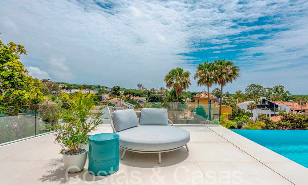 Villa nueva y lista para entrar a vivir, en venta de estilo moderno con vistas al mar, cerca de la playa al este de Marbella centro 71433