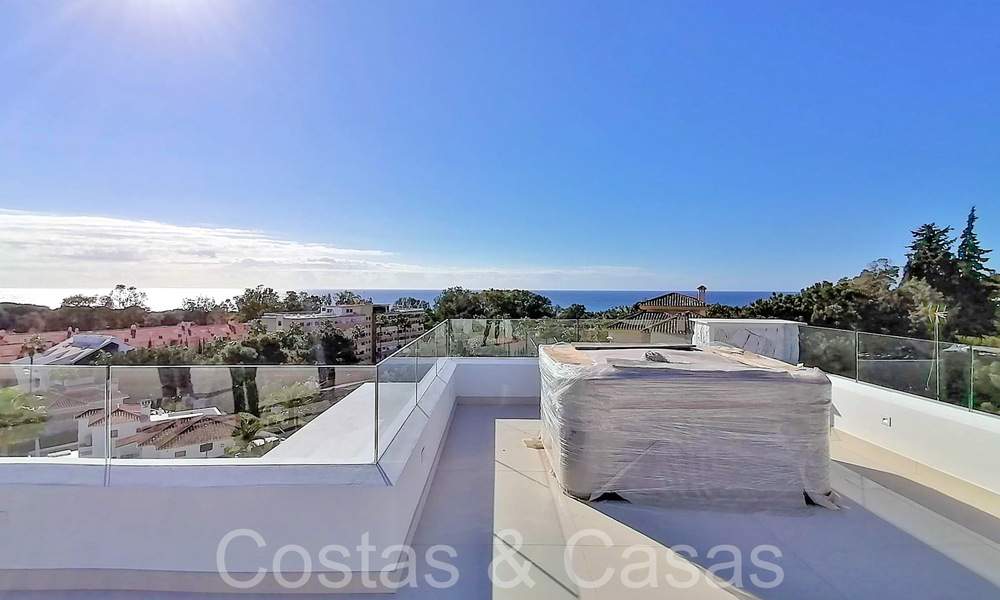 Villa nueva y lista para entrar a vivir, en venta de estilo moderno con vistas al mar, cerca de la playa al este de Marbella centro 71445