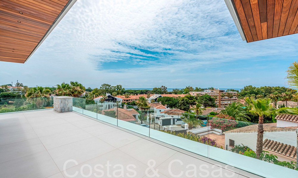 Villa nueva y lista para entrar a vivir, en venta de estilo moderno con vistas al mar, cerca de la playa al este de Marbella centro 71448