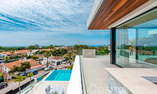 Villa nueva y lista para entrar a vivir, en venta de estilo moderno con vistas al mar, cerca de la playa al este de Marbella centro 71449 