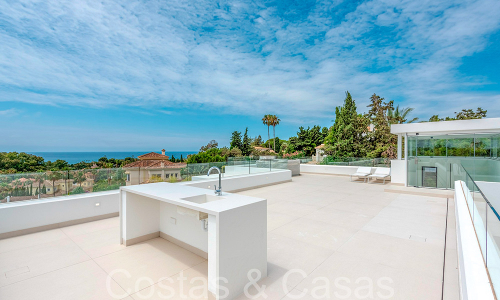 Villa nueva y lista para entrar a vivir, en venta de estilo moderno con vistas al mar, cerca de la playa al este de Marbella centro 71454