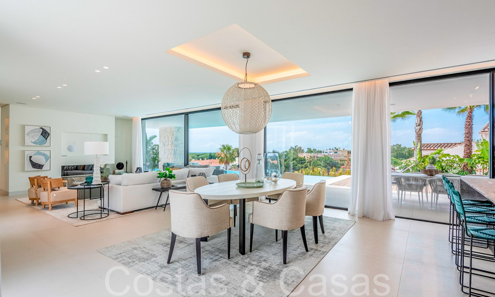 Villa nueva y lista para entrar a vivir, en venta de estilo moderno con vistas al mar, cerca de la playa al este de Marbella centro 71456