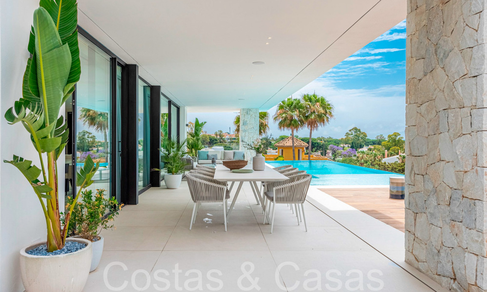 Villa nueva y lista para entrar a vivir, en venta de estilo moderno con vistas al mar, cerca de la playa al este de Marbella centro 71462