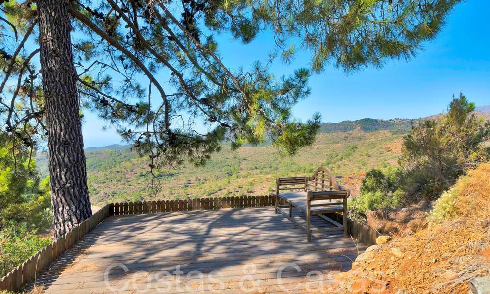 Villa de lujo española atemporal con vistas panorámicas al mar en venta en una urbanización segura de Marbella - Benahavis 71545