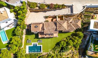 Villa de lujo española atemporal con vistas panorámicas al mar en venta en una urbanización segura de Marbella - Benahavis 71569 