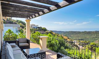 Villa de lujo española atemporal con vistas panorámicas al mar en venta en una urbanización segura de Marbella - Benahavis 71577 