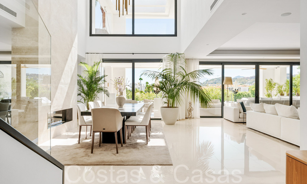 Villa superior de nueva construcción con arquitectura moderna en venta en una comunidad cerrada en Nueva Andalucía, Marbella 71668