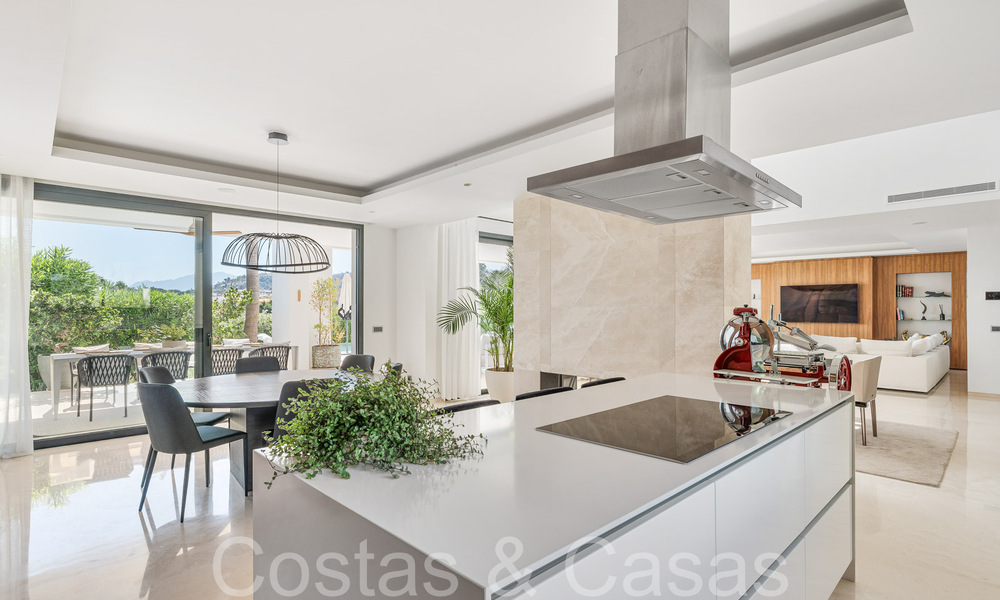 Villa superior de nueva construcción con arquitectura moderna en venta en una comunidad cerrada en Nueva Andalucía, Marbella 71673