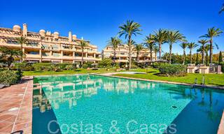 Impresionante apartamento en venta en un resort de golf de 5 estrellas en la Nueva Milla de Oro en Benahavis - Marbella 71626 