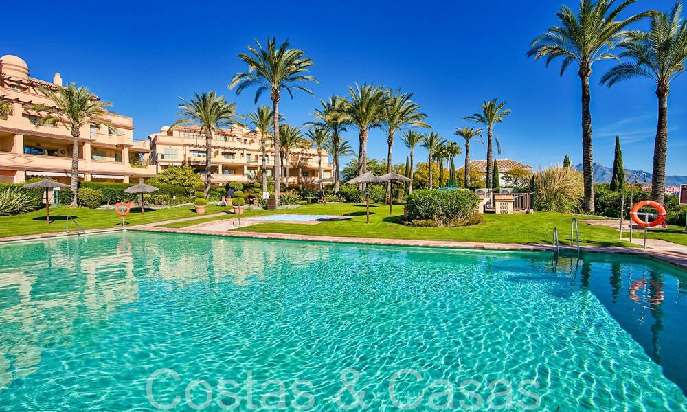 Impresionante apartamento en venta en un resort de golf de 5 estrellas en la Nueva Milla de Oro en Benahavis - Marbella 71631