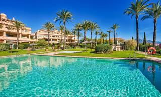 Impresionante apartamento en venta en un resort de golf de 5 estrellas en la Nueva Milla de Oro en Benahavis - Marbella 71631 