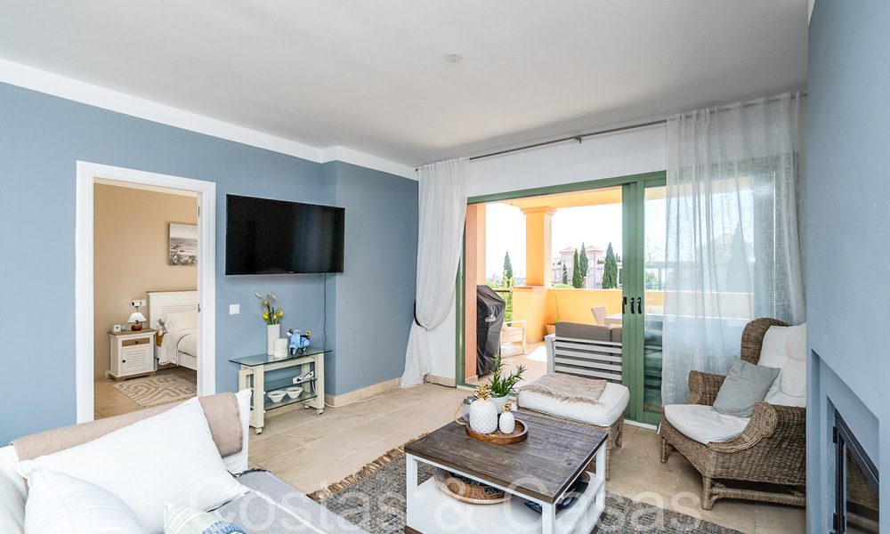 Impresionante apartamento en venta en un resort de golf de 5 estrellas en la Nueva Milla de Oro en Benahavis - Marbella 71638