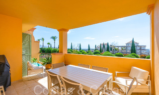 Impresionante apartamento en venta en un resort de golf de 5 estrellas en la Nueva Milla de Oro en Benahavis - Marbella 71643 