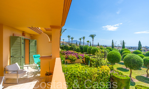 Impresionante apartamento en venta en un resort de golf de 5 estrellas en la Nueva Milla de Oro en Benahavis - Marbella 71649