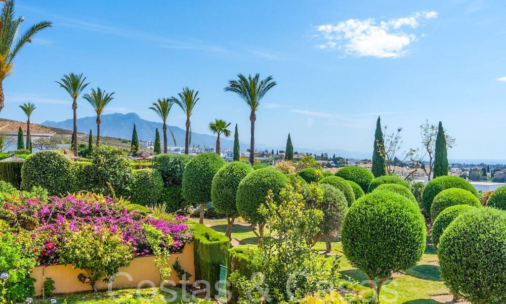 Impresionante apartamento en venta en un resort de golf de 5 estrellas en la Nueva Milla de Oro en Benahavis - Marbella 71650