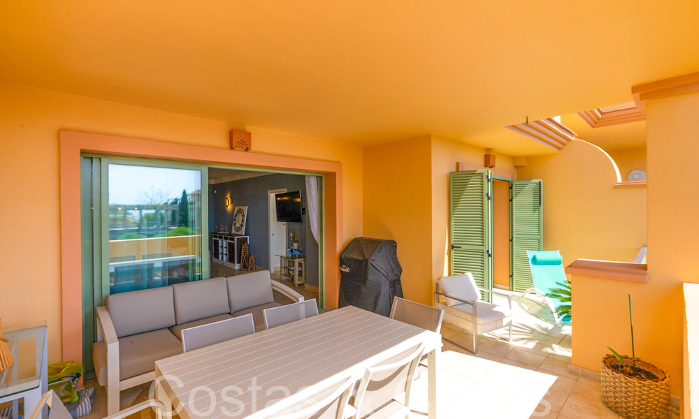 Impresionante apartamento en venta en un resort de golf de 5 estrellas en la Nueva Milla de Oro en Benahavis - Marbella 71651