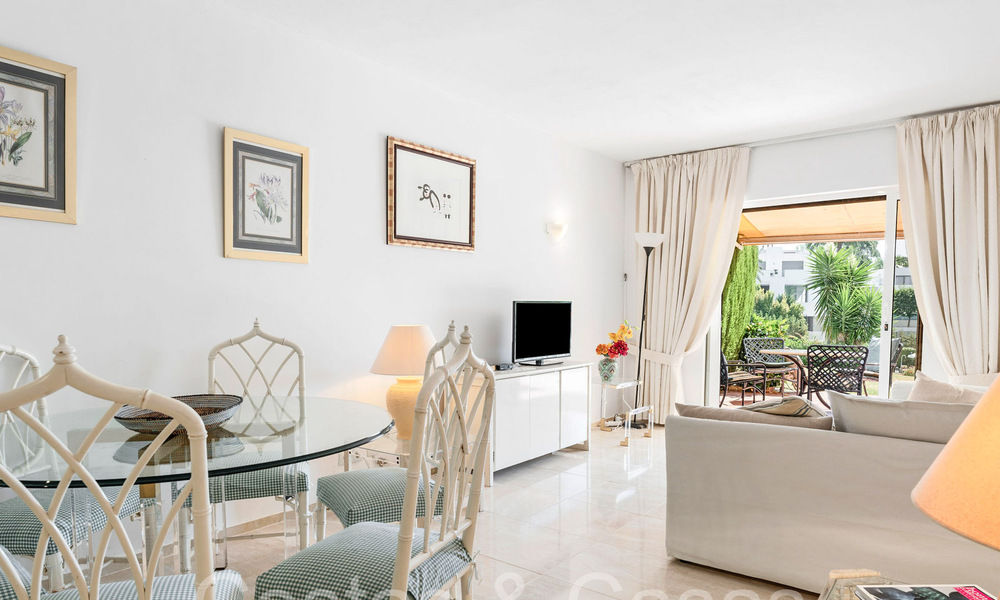 Apartamento con jardín de 3 dormitorios en venta a poca distancia de Puerto Banús, Marbella 71800