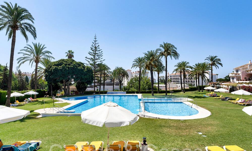 Apartamento con jardín de 3 dormitorios en venta a poca distancia de Puerto Banús, Marbella 71810