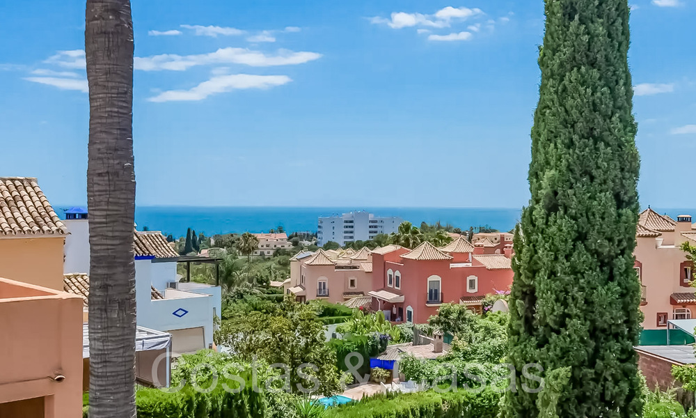 Casa adosada con vistas al mar en venta justo al este del centro de Marbella 71787