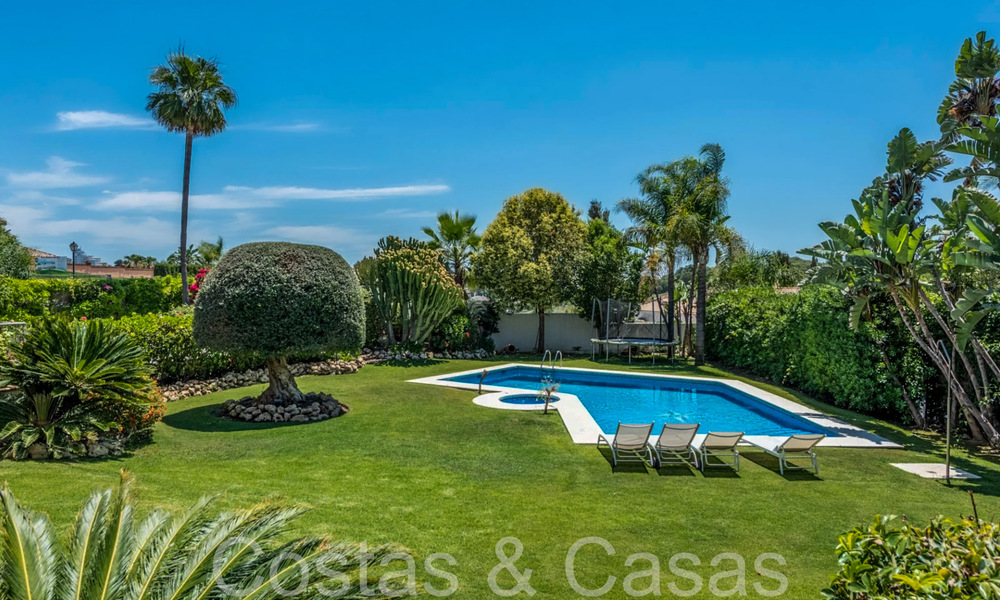 Villa de lujo con carácter en venta en una urbanización privilegiada en Benahavis - Marbella 71822