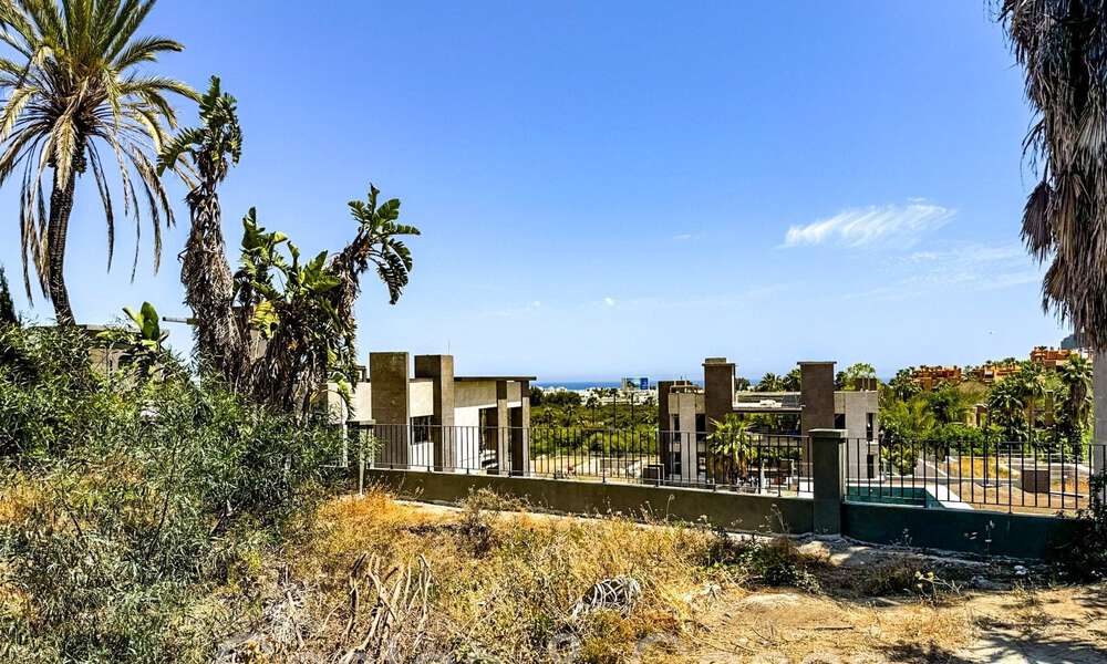 Parcela edificable con proyecto exclusivo en venta para una villa de lujo, con vistas al mar y a poca distancia de Puerto Banús, Marbella 71840