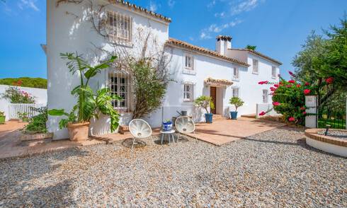 Encantadora villa tradicional en venta con alojamiento para invitados, cerca de la playa en Benahavis - Marbella 71889