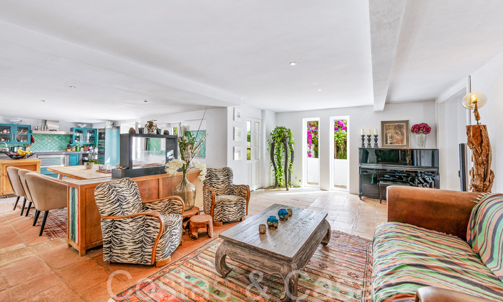 Encantadora villa tradicional en venta con alojamiento para invitados, cerca de la playa en Benahavis - Marbella 71892