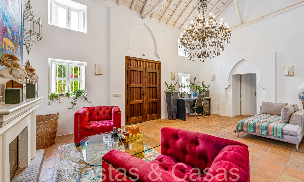 Encantadora villa tradicional en venta con alojamiento para invitados, cerca de la playa en Benahavis - Marbella 71895