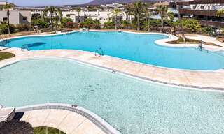 Moderno apartamento en venta en el prestigioso 5* Golf Resort Los Flamingos en la Nueva Milla de Oro, Marbella - Benahavís 71688 