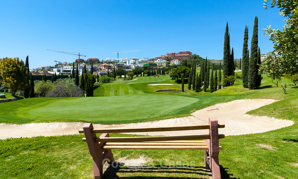 Moderno apartamento en venta en el prestigioso 5* Golf Resort Los Flamingos en la Nueva Milla de Oro, Marbella - Benahavís 71735