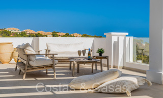 Elegante ático de lujo en venta con vistas panorámicas y sin obstáculos al Mediterráneo en Nueva Andalucía, Marbella 71926 