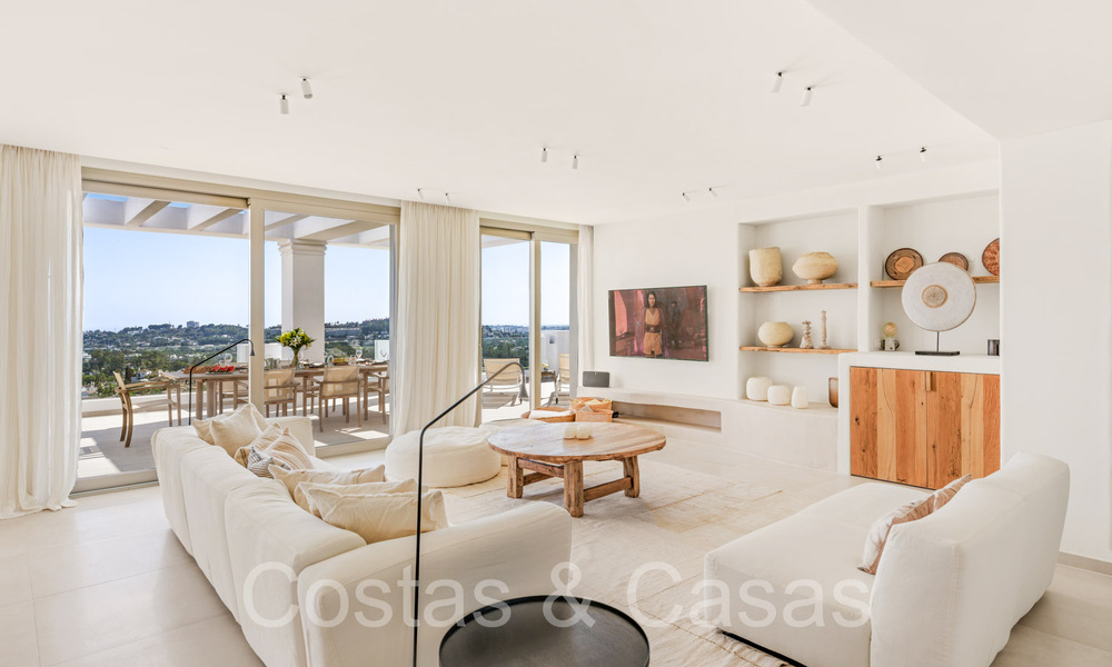 Elegante ático de lujo en venta con vistas panorámicas y sin obstáculos al Mediterráneo en Nueva Andalucía, Marbella 71932