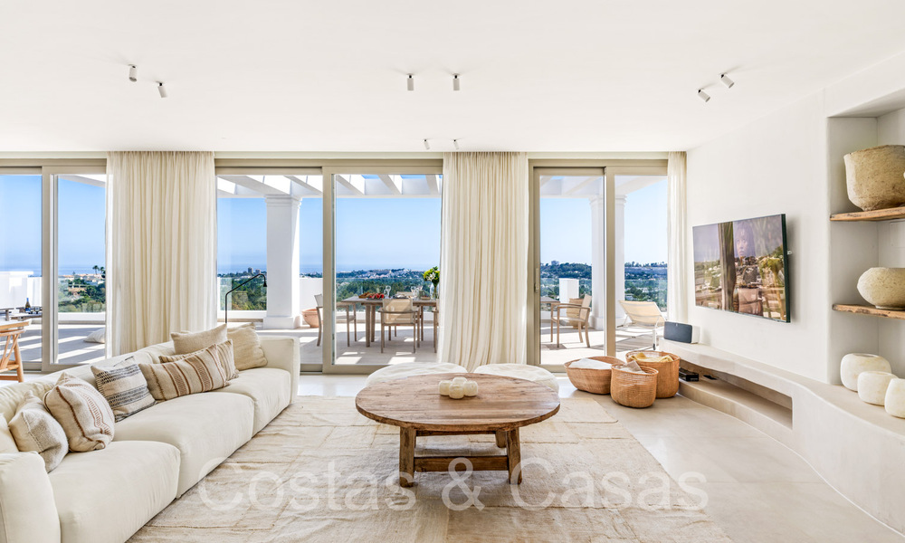 Elegante ático de lujo en venta con vistas panorámicas y sin obstáculos al Mediterráneo en Nueva Andalucía, Marbella 71934