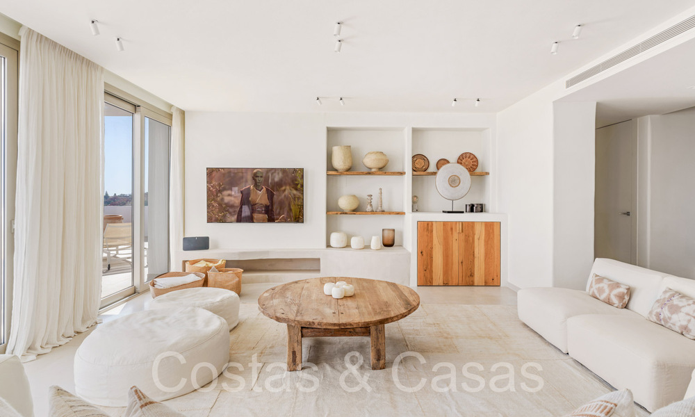 Elegante ático de lujo en venta con vistas panorámicas y sin obstáculos al Mediterráneo en Nueva Andalucía, Marbella 71937