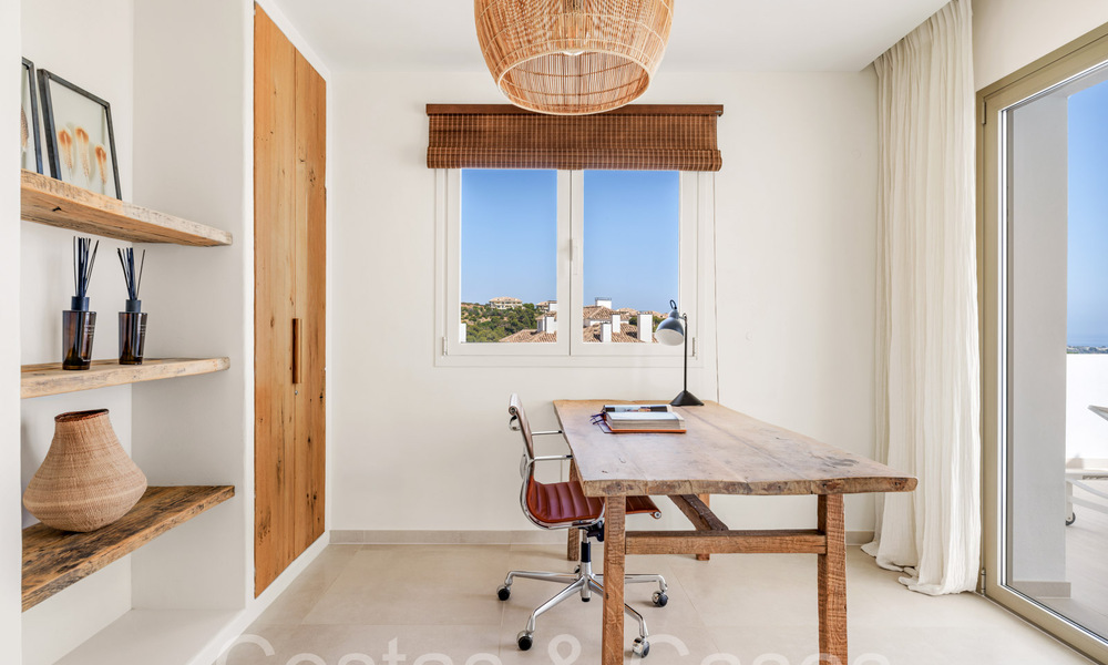 Elegante ático de lujo en venta con vistas panorámicas y sin obstáculos al Mediterráneo en Nueva Andalucía, Marbella 71947