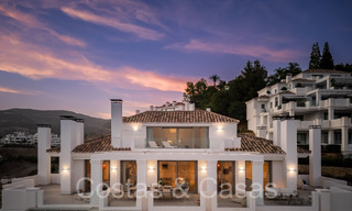 Elegante ático de lujo en venta con vistas panorámicas y sin obstáculos al Mediterráneo en Nueva Andalucía, Marbella 71968 