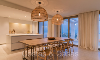 Elegante ático de lujo en venta con vistas panorámicas y sin obstáculos al Mediterráneo en Nueva Andalucía, Marbella 71972 