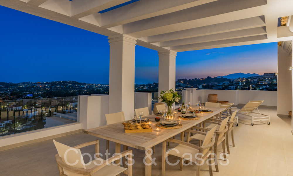 Elegante ático de lujo en venta con vistas panorámicas y sin obstáculos al Mediterráneo en Nueva Andalucía, Marbella 71979