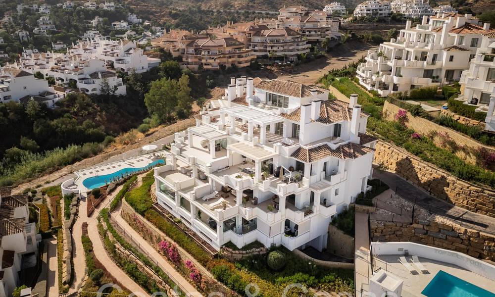 Elegante ático de lujo en venta con vistas panorámicas y sin obstáculos al Mediterráneo en Nueva Andalucía, Marbella 71987