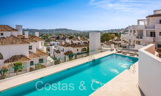 Elegante ático de lujo en venta con vistas panorámicas y sin obstáculos al Mediterráneo en Nueva Andalucía, Marbella 72105 