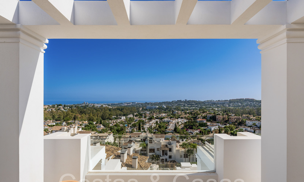 Elegante ático de lujo en venta con vistas panorámicas y sin obstáculos al Mediterráneo en Nueva Andalucía, Marbella 72119