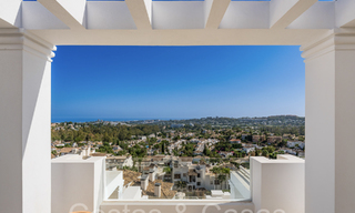 Elegante ático de lujo en venta con vistas panorámicas y sin obstáculos al Mediterráneo en Nueva Andalucía, Marbella 72119 