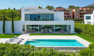 Sofisticada villa de diseño en venta cerca de la playa en la Milla de Oro de Marbella 72003 