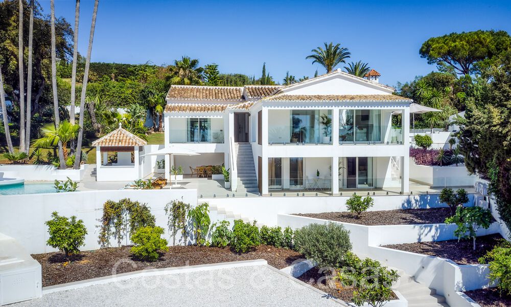 Villa mediterránea de lujo en venta con gran jardín y cabana, con vistas al mar, cerca de servicios en Marbella Este 72087