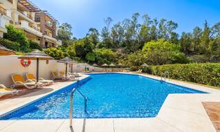 Listo para entrar a vivir, espacioso apartamento de 3 dormitorios en venta rodeado de campos de golf en Benahavis - Marbella 72133 