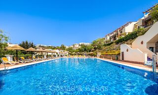 Listo para entrar a vivir, espacioso apartamento de 3 dormitorios en venta rodeado de campos de golf en Benahavis - Marbella 72134 